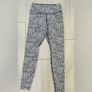 Like New Women’s Size Medium Nike One Luxe Black & White Leopard Print Leggings